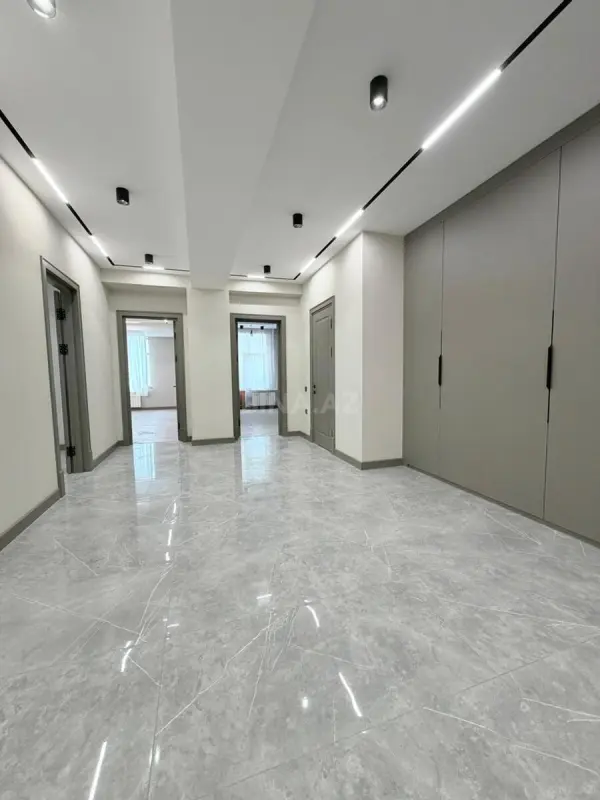 Satılır 4 otaqlı mənzil 165 m²