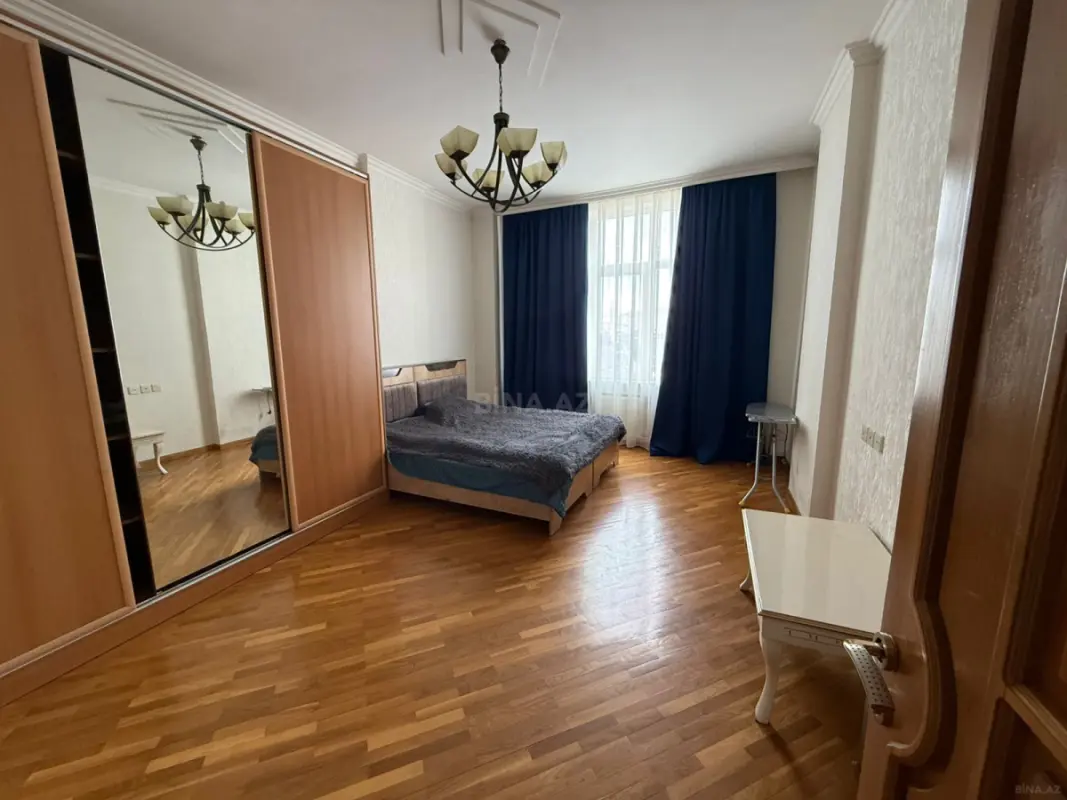 Kirayə verilir 3 otaqlı mənzil 152 m²