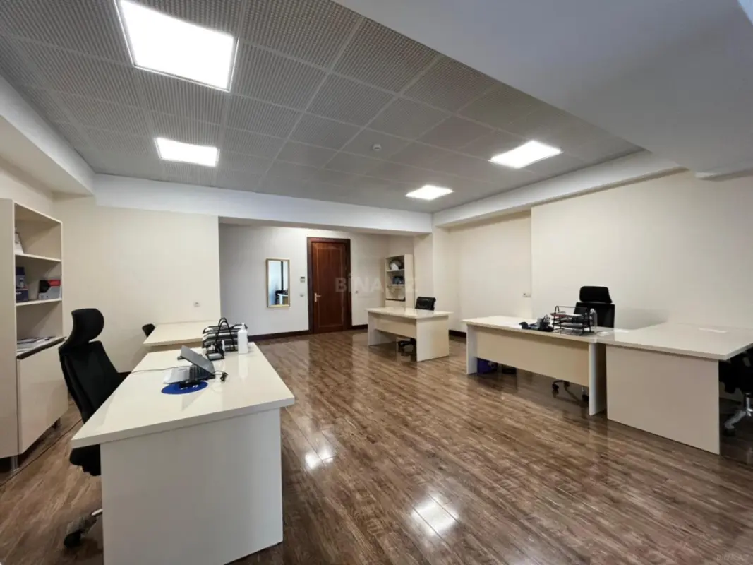 Kirayə verilir 2 otaqlı ofis 73 m²