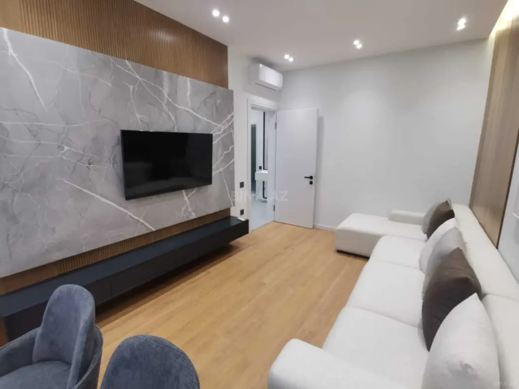 Kirayə verilir 2 otaqlı mənzil 120 m²