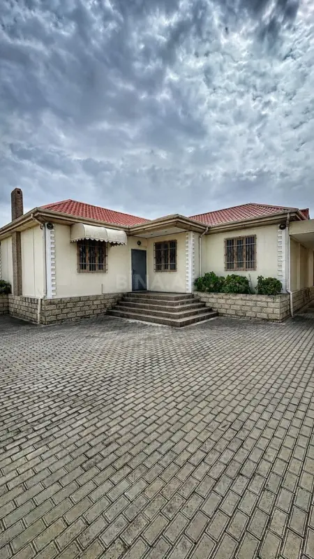 Satılır 5 otaqlı həyət evi 250 m²