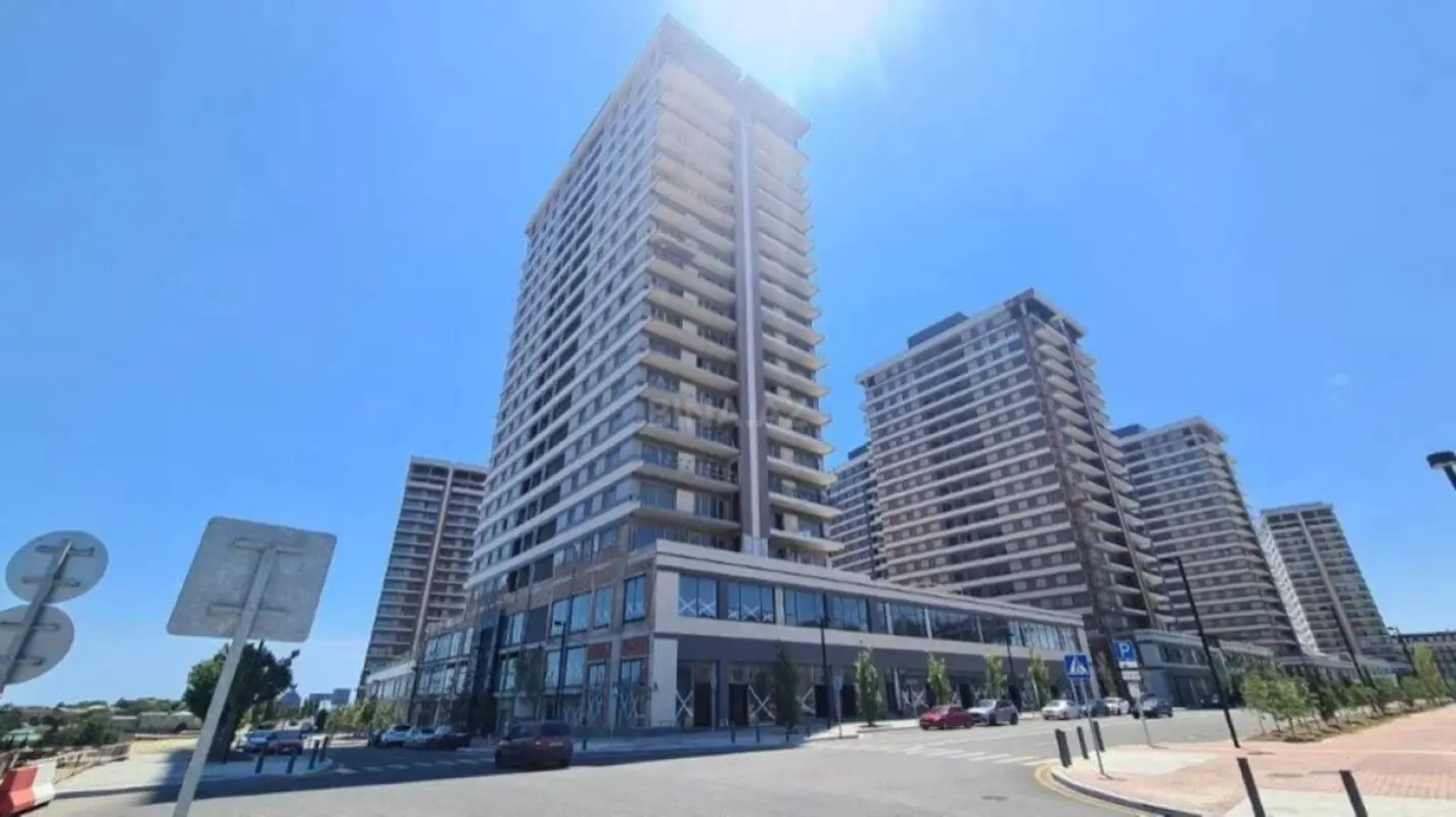 Satılır 4 otaqlı mənzil 180 m²