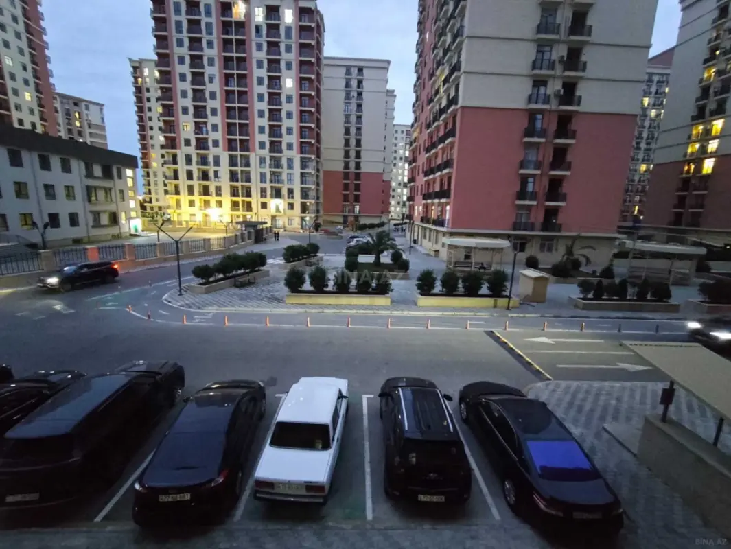 Kirayə verilir 2 otaqlı mənzil 61 m²