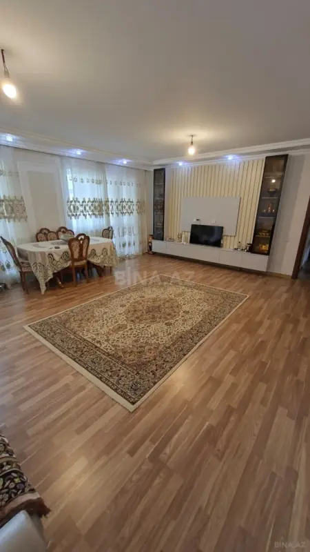 Satılır 4 otaqlı mənzil 120 m²
