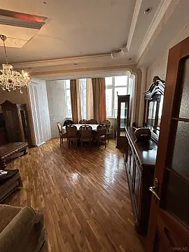 Kirayə verilir 4 otaqlı mənzil 89 m² — Bakı, Memar Əcəmi yanı 4 otaq 89.00 m²