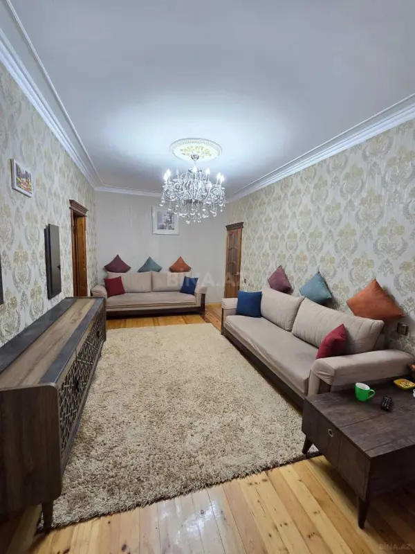 Satılır 5 otaqlı mənzil 120 m²