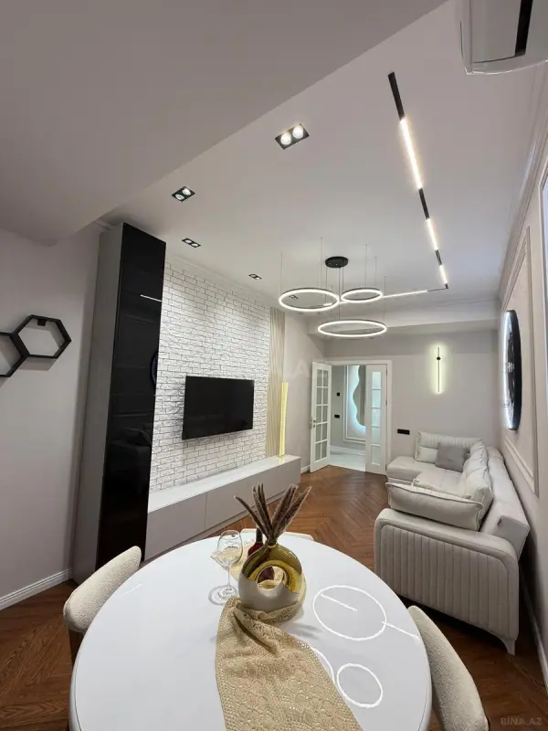 Satılır 2 otaqlı mənzil 76 m²