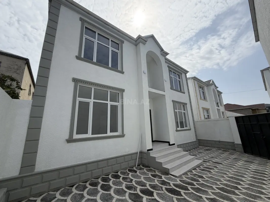 Satılır 5 otaqlı həyət evi 180 m²