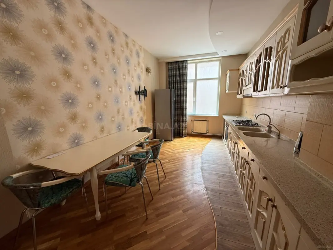 Kirayə verilir 3 otaqlı mənzil 155 m²