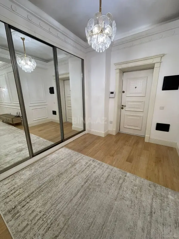 Satılır 2 otaqlı mənzil 111 m²