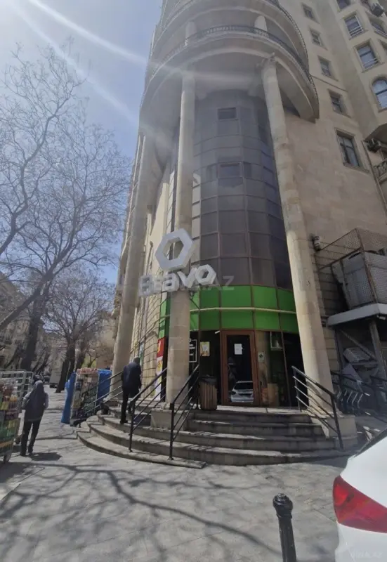Satılır 4 otaqlı mənzil 205 m²