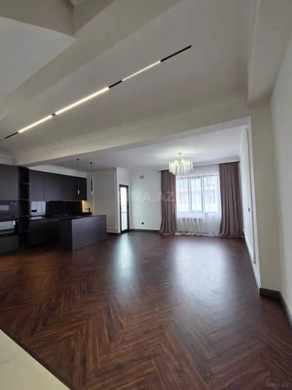 Satılır 3 otaqlı mənzil 142 m²
