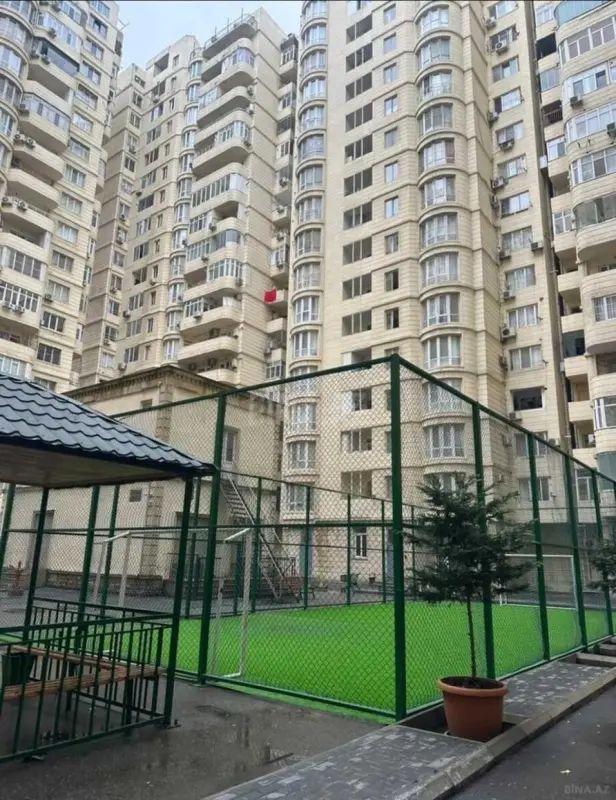 Satılır 3 otaqlı mənzil 106 m²