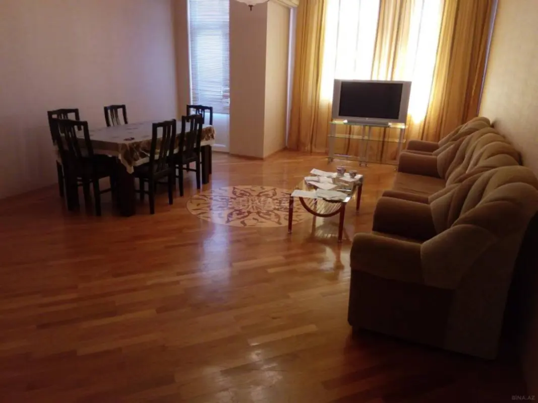 Kirayə verilir 3 otaqlı mənzil 145 m²