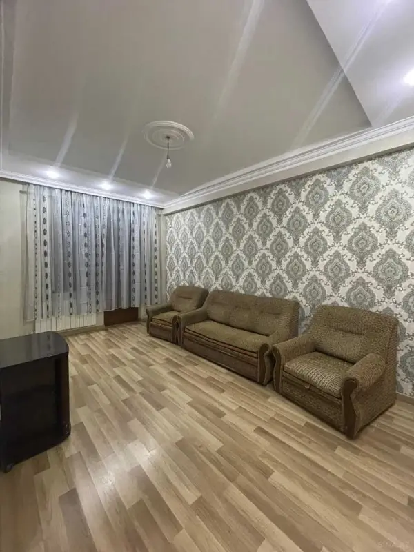 Kirayə verilir 2 otaqlı mənzil 70 m²