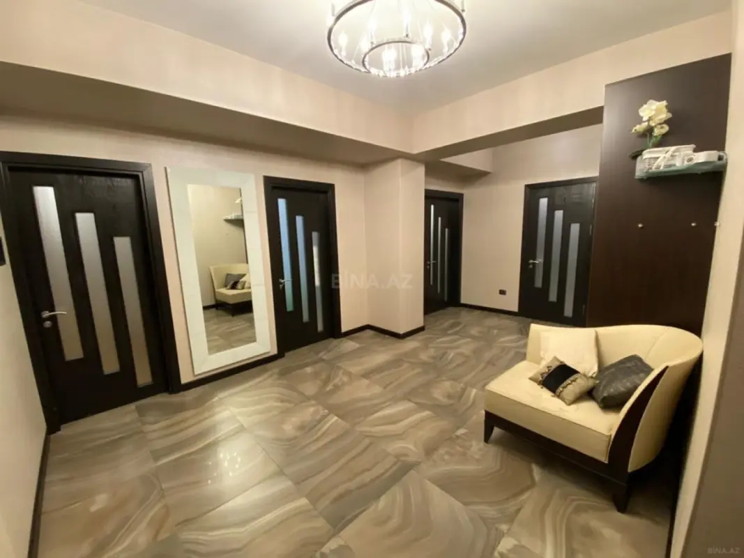 Satılır 3 otaqlı mənzil 147 m²