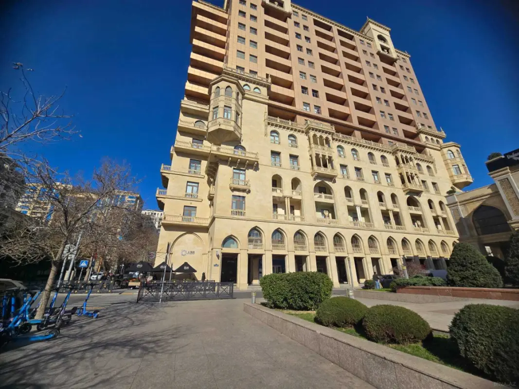 Kirayə verilir 4 otaqlı mənzil 300 m²