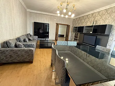 Kirayə verilir 4 otaqlı mənzil 160 m² — Bakı, Nəsimi 4 otaq 160.00 m²