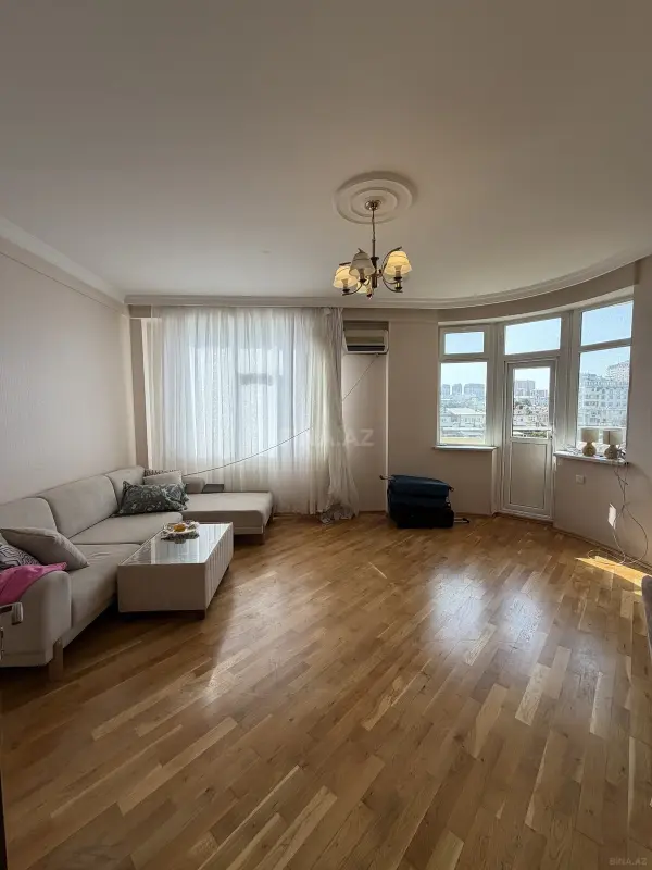 Satılır 4 otaqlı mənzil 150 m²