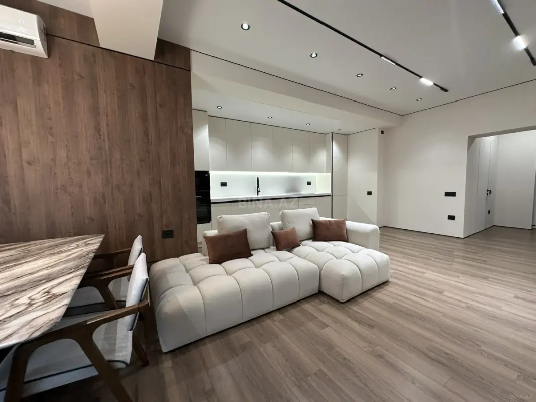 Kirayə verilir 2 otaqlı mənzil 85 m²
