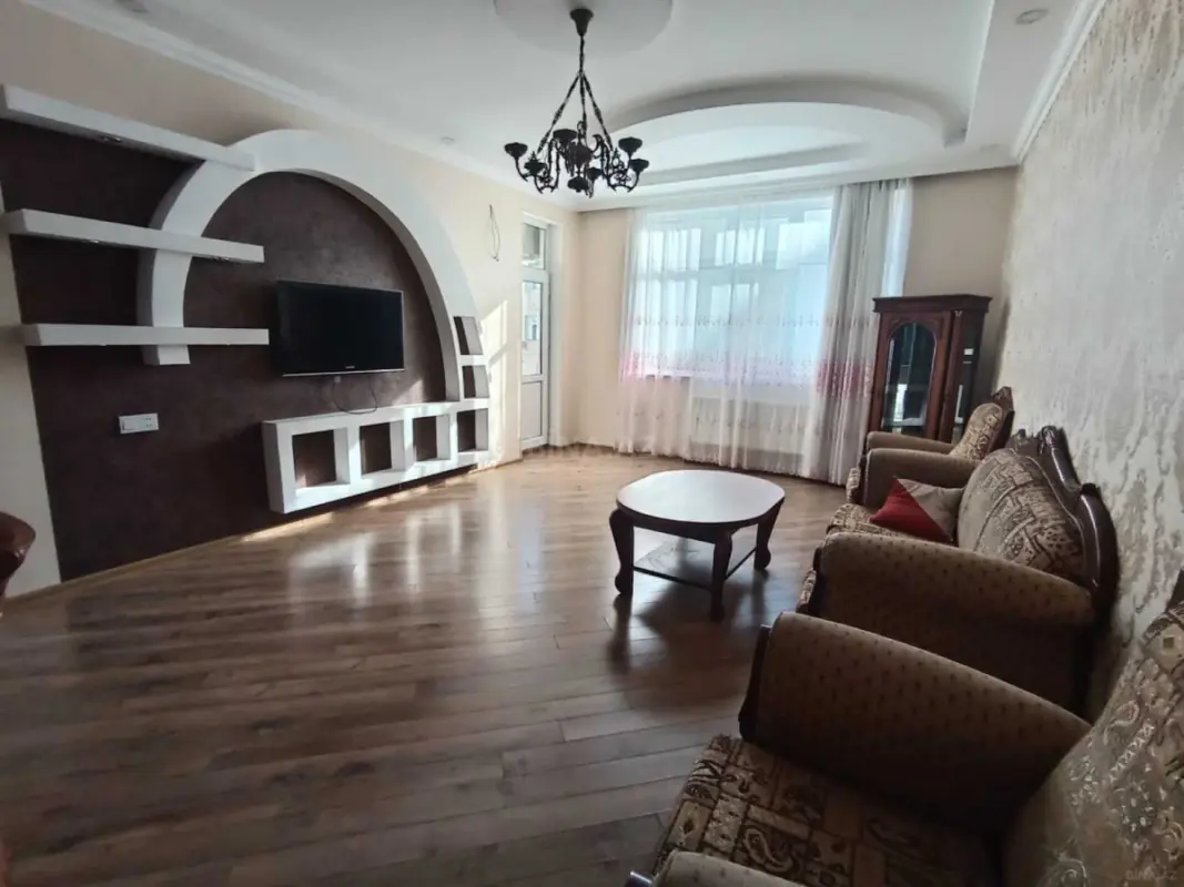 Kirayə verilir 3 otaqlı mənzil 150 m²