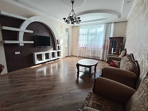 Kirayə verilir 3 otaqlı mənzil 150 m² — Bakı 3 otaq 150.00 m²