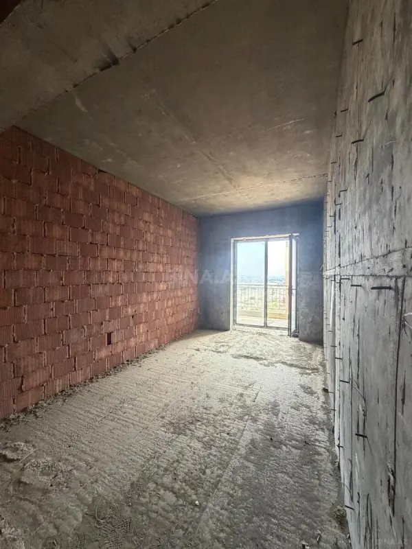 Satılır 4 otaqlı mənzil 181.2 m²