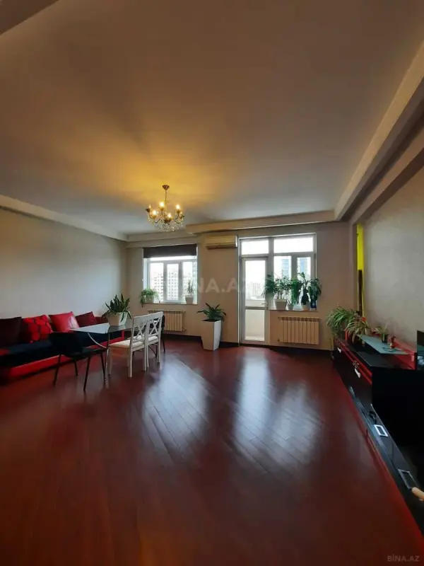 Kirayə verilir 3 otaqlı mənzil 130 m²