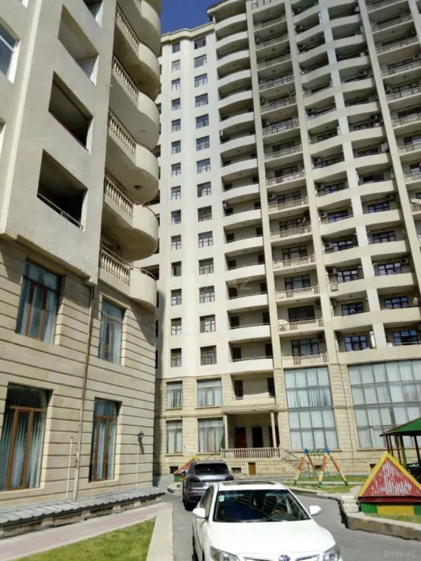 Kirayə verilir 3 otaqlı mənzil 145 m²