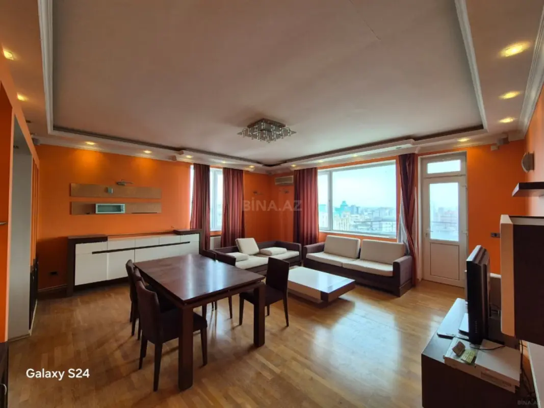 Satılır 3 otaqlı mənzil 134 m²