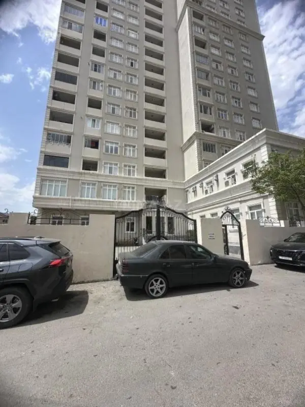 Satılır 4 otaqlı mənzil 170 m²