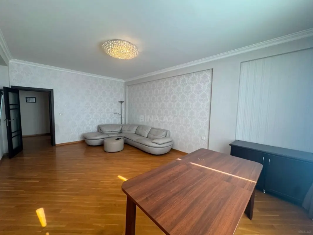 Satılır 3 otaqlı mənzil 124 m²