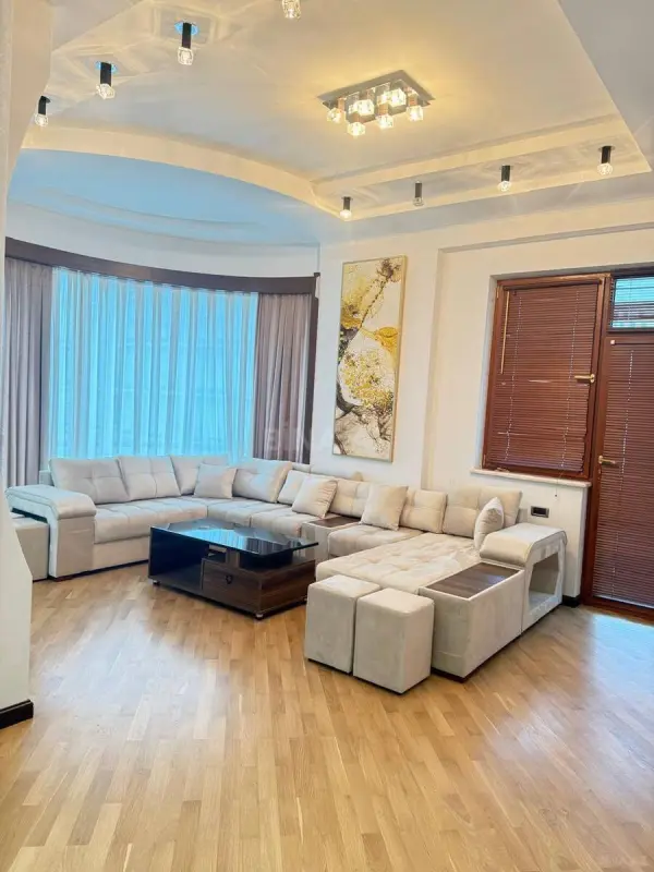 Kirayə verilir 3 otaqlı mənzil 140 m²