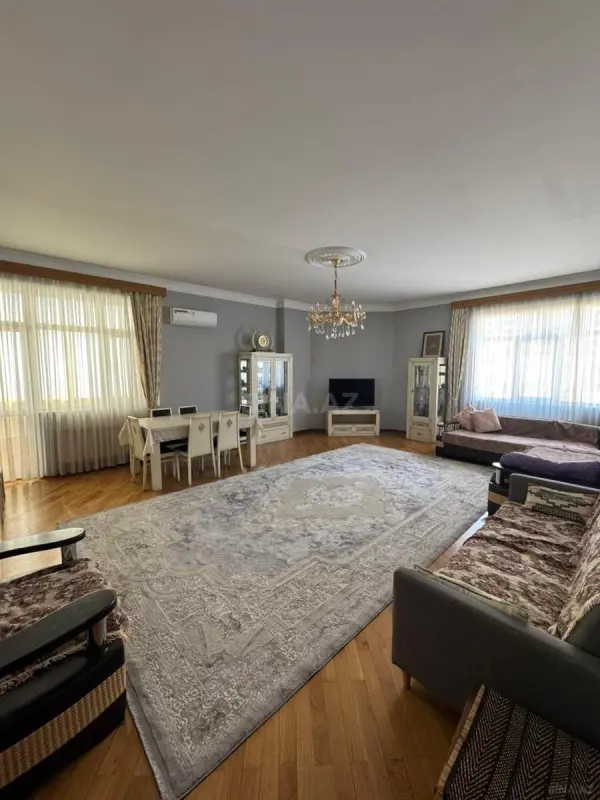 Satılır 3 otaqlı mənzil 160 m²