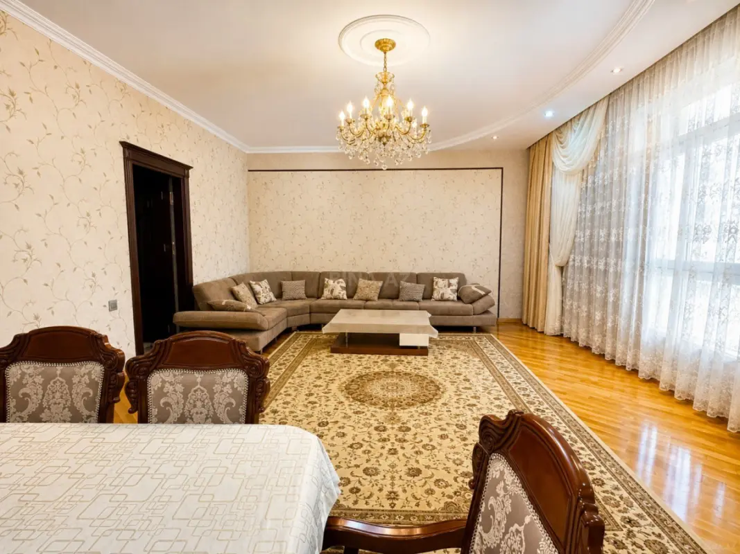Satılır 3 otaqlı mənzil 150 m²