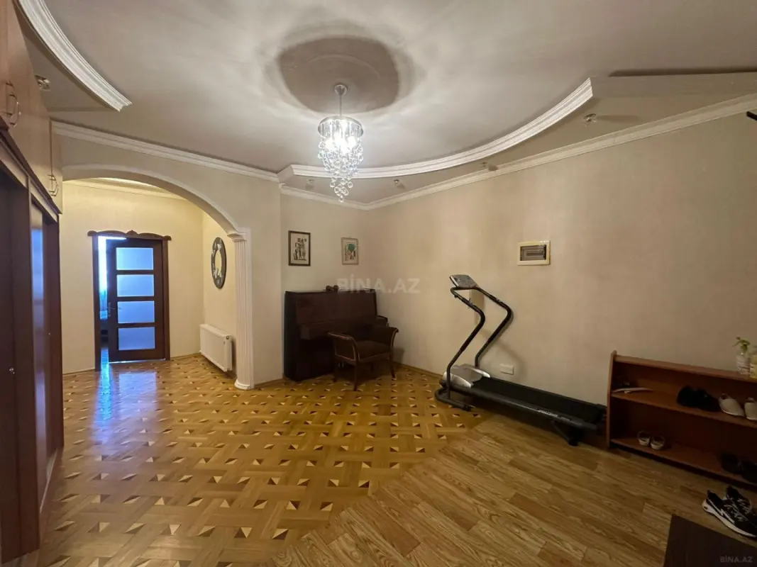 Satılır 3 otaqlı mənzil 140 m²