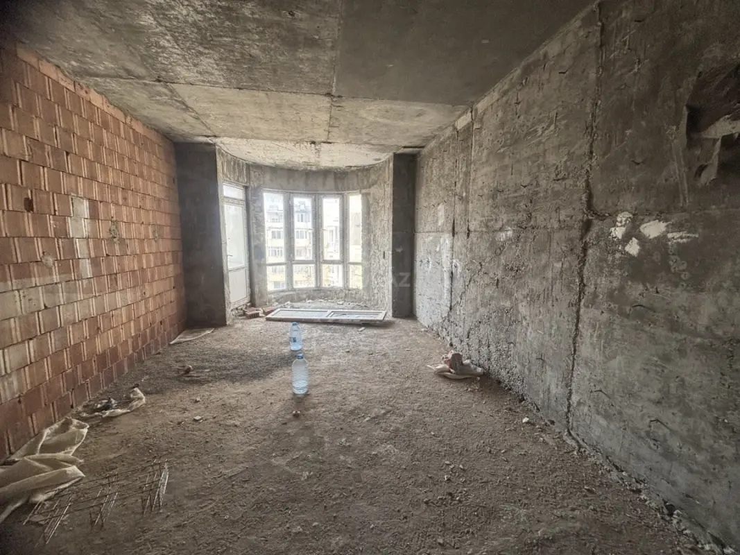 Satılır 3 otaqlı mənzil 102 m²