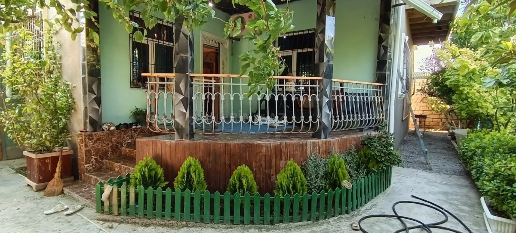 Satılır 6 otaqlı həyət evi 300 m²