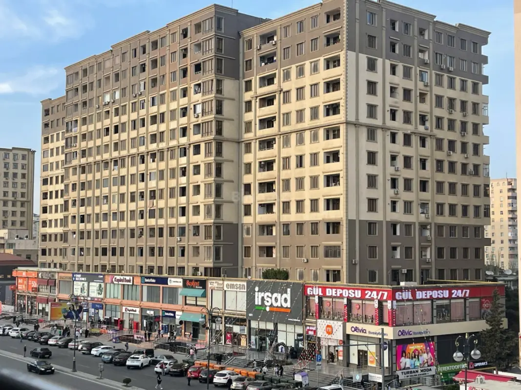 Satılır 3 otaqlı mənzil 133 m²