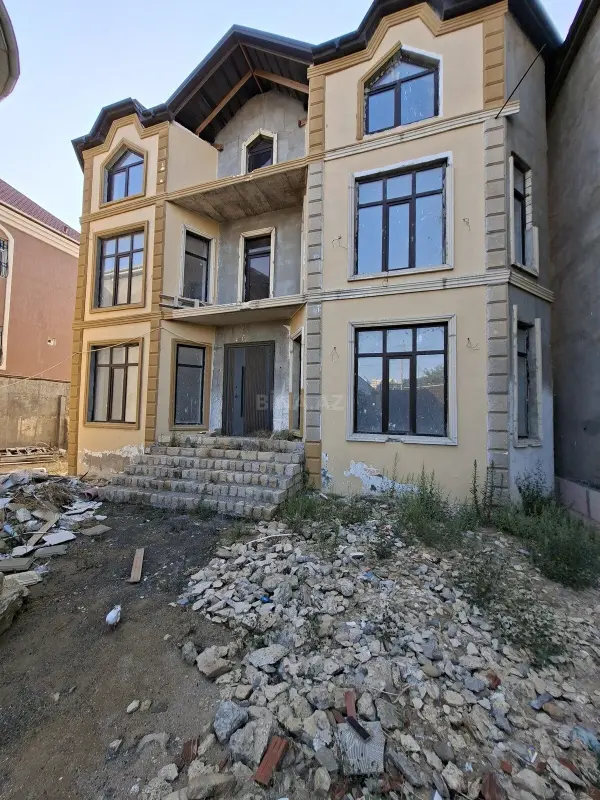 Satılır 7 otaqlı həyət evi 450 m²