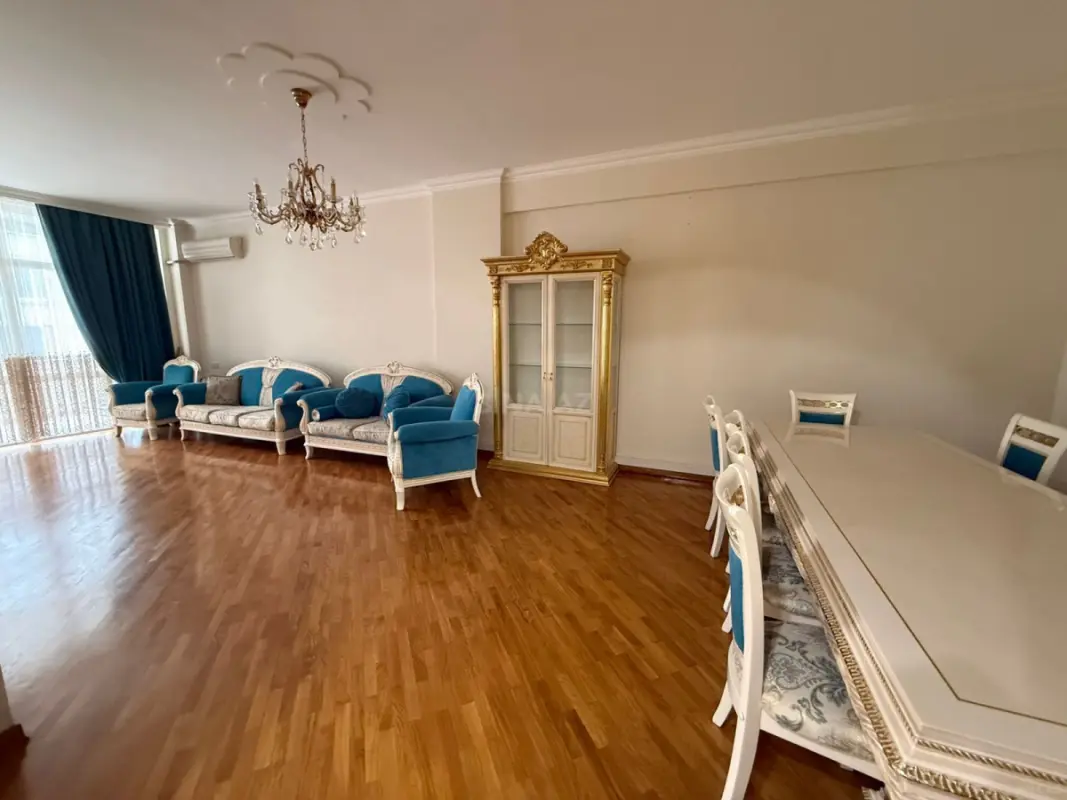 Kirayə verilir 3 otaqlı mənzil 155 m²