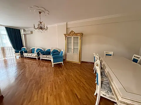 Kirayə verilir 3 otaqlı mənzil 155 m² — Bakı 3 otaq 155.00 m²