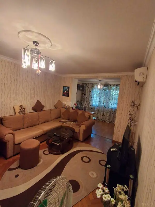 Satılır 2 otaqlı mənzil 130 m²