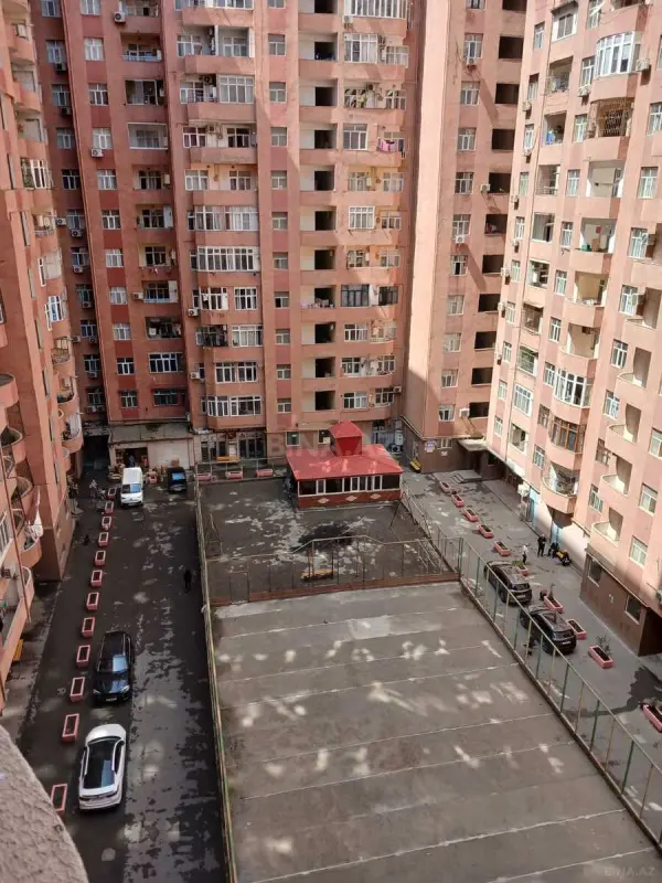 Satılır 4 otaqlı mənzil 144 m²