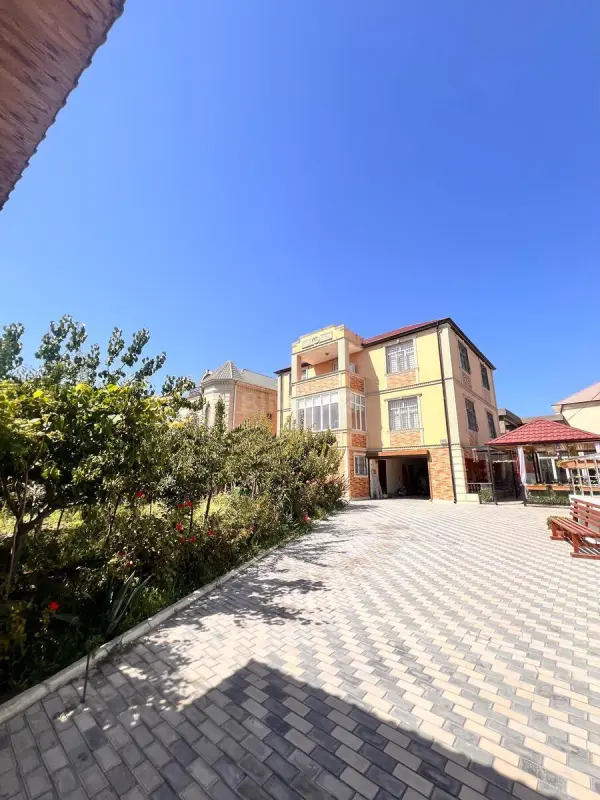 Satılır 6 otaqlı həyət evi 330 m²