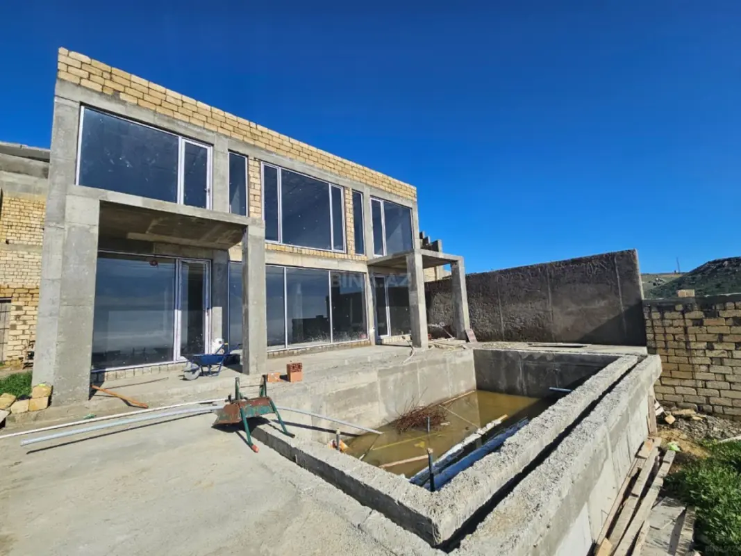 Satılır 5 otaqlı həyət evi 280 m²