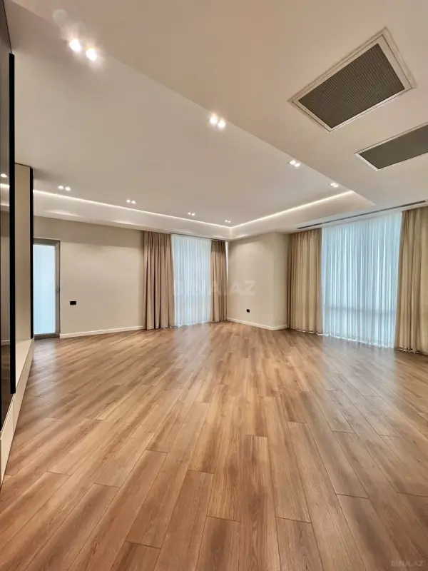 Satılır 3 otaqlı mənzil 148 m²