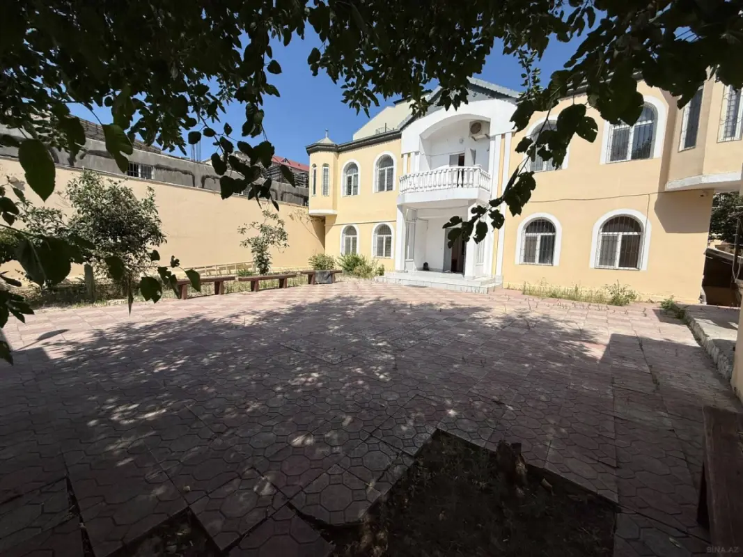 Satılır 9 otaqlı həyət evi 420 m²
