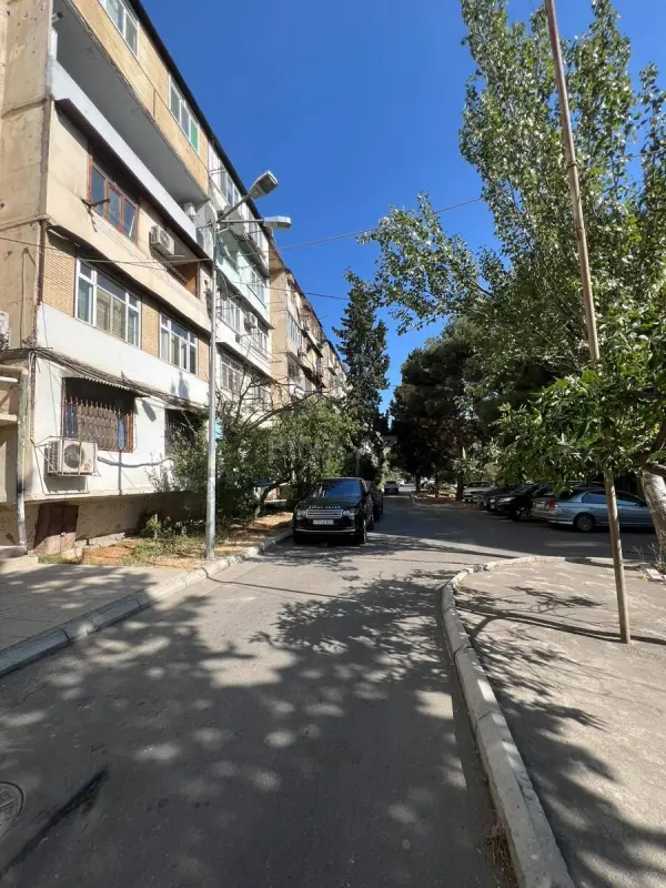 Satılır 4 otaqlı mənzil 100 m²