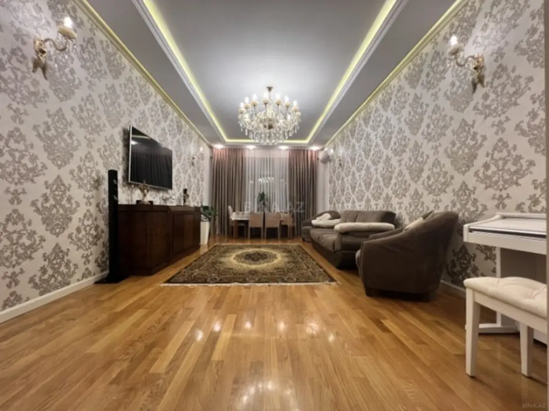 Satılır 3 otaqlı mənzil 134 m²